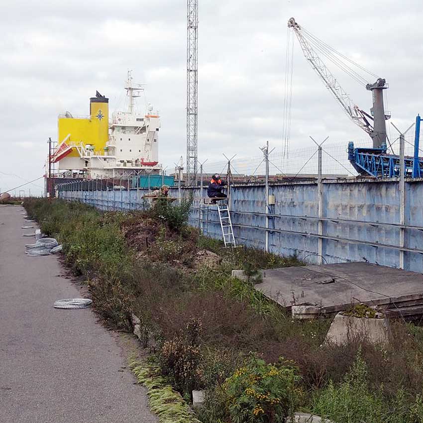 Установка заграждения СББ АКЛ в порту Усть-Луга