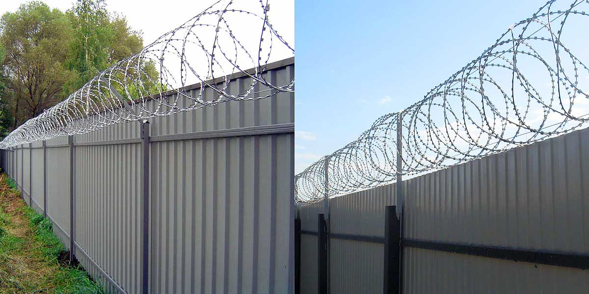 Спиральный барьер безопасности на заборе вокруг дома