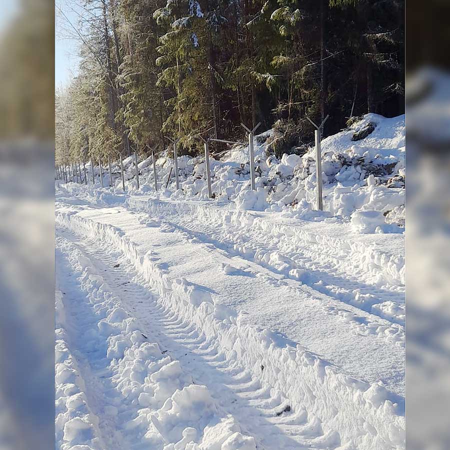 Установка столбов ограждения