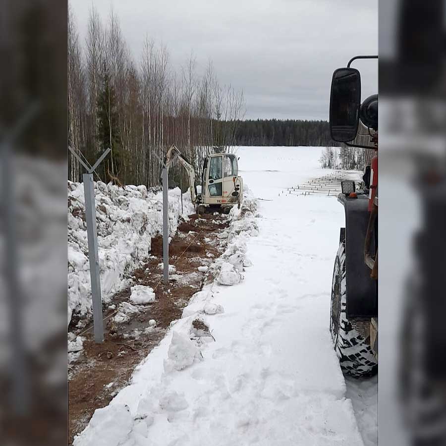 Установка столбов ограждения