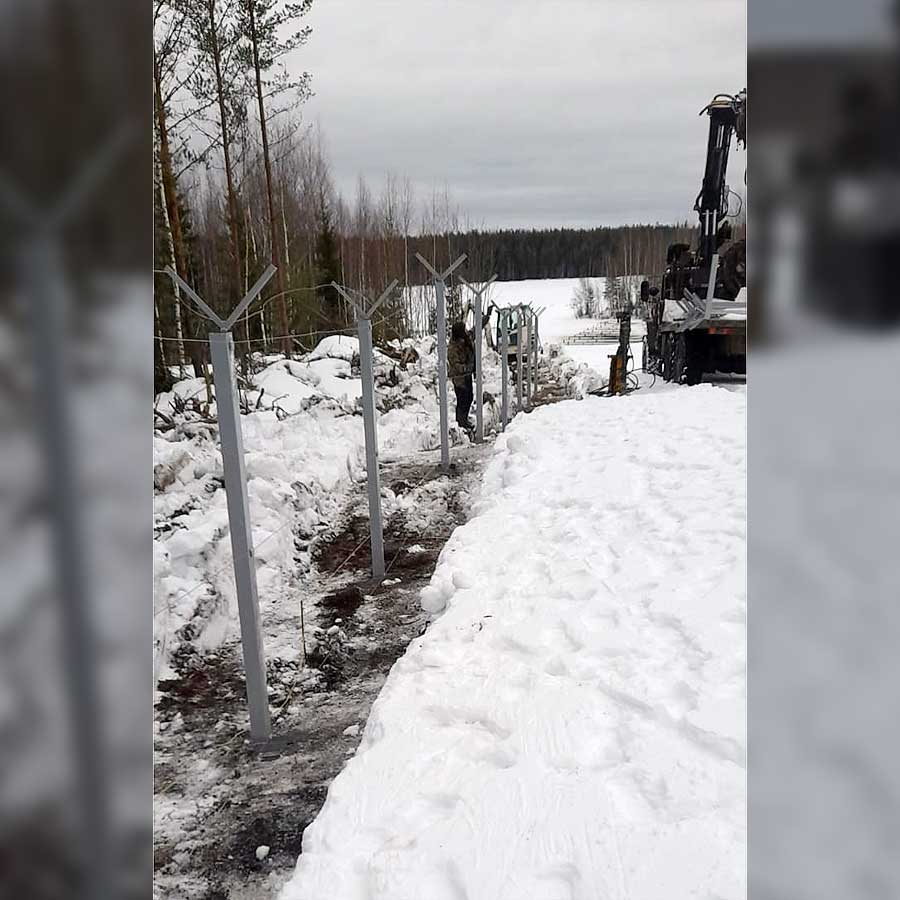 Установка столбов ограждения