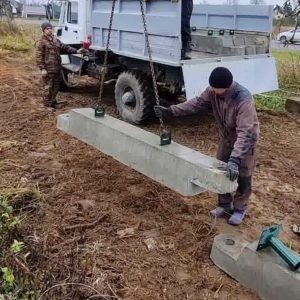 Мобильный быстровозводимый фундамент для заборов и заграждений